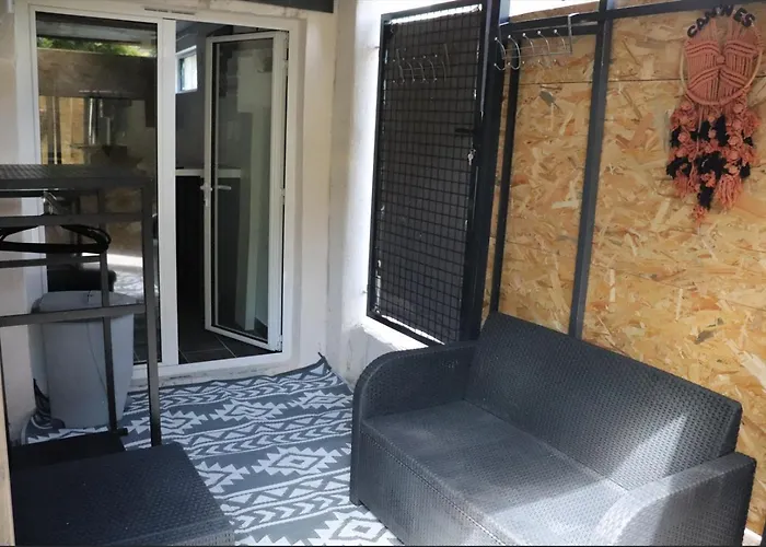 Agreable Studio Avec Sa Terrasse Exterieure Entierement Amenage A 5 Min De La Mer