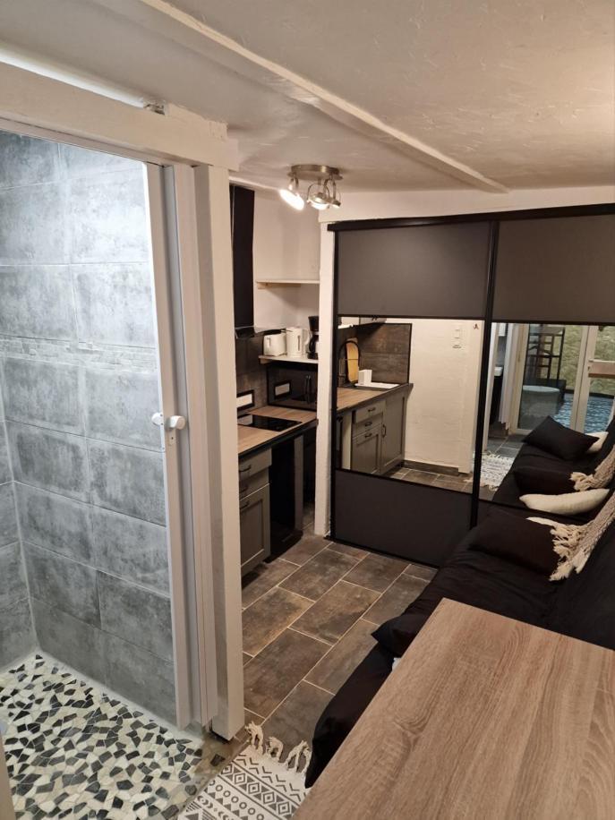 Agreable Avec Sa Terrasse Exterieure Entierement Amenage A 5 Min De La Apartment Cannes
